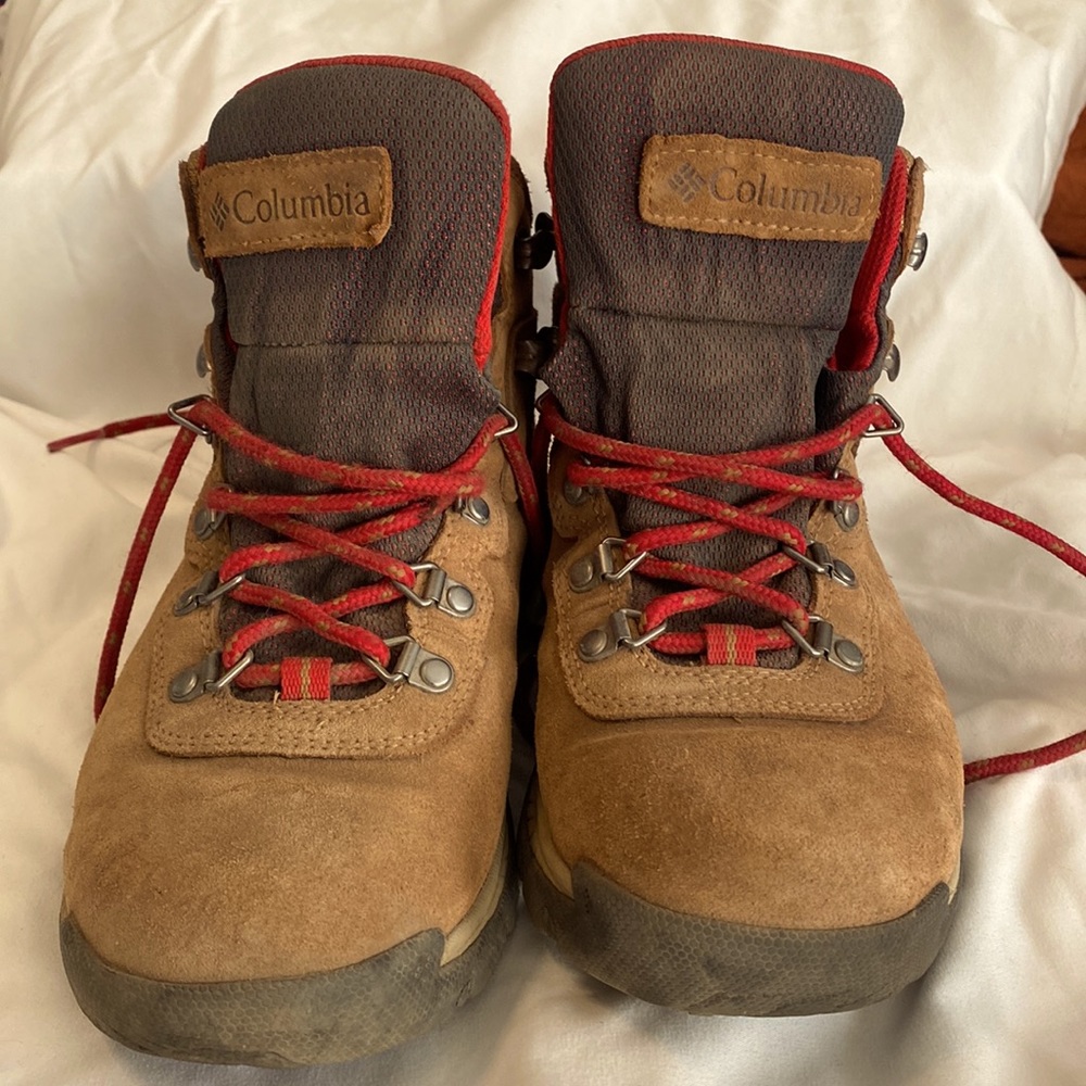 Columbia hiking boots !